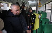 Фото 1: Від сьогодні власники пільгових транспортних карток можуть валідувати проїзд у громадському транспорті