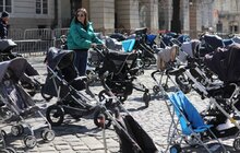 Фото 6: 109 порожніх дитячих візочків: у Львові провели соціальну акцію, щоб нагадати світу про вбитих ворогом дітей