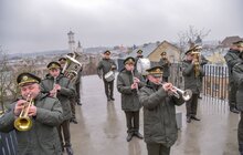 Фото 4: На Меморіалі пам’яті Героїв Небесної Сотні традиційно підняли синьо-жовтий стяг
