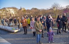Фото 7: На Меморіалі Героїв Небесної сотні підняли синьо-жовтий стяг та привітали волонтерів з їхнім днем