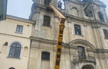 Фото 2: «До прибирання міста було задіяно сьогодні 1694 працівники комунальних підприємств і 72 одиниці техніки», - І. Маруняк
