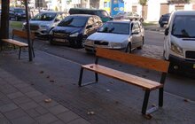 Фото 4: На вулиці Б. Хмельницького встановили лавочки та велопарковки 