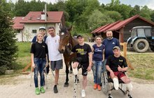 Фото 1: Пацієнти центру НЕЗЛАМНІ спробували новий вид реабілітації – іпотерапію