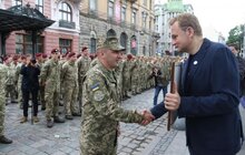 Фото 1: Сьогодні у Львові військовослужбовці 80-тої окремої десантно-штурмової бригади пройшли урочистою ходою з нагоди повернення з району виконання завдань під час операції Об’єднаних сил