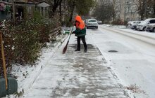 Фото 3: Вночі на вулицях міста працювало 69 одиниць снігоприбиральної техніки