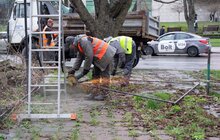 Фото 4: На вул. Куліша, біля ТЦ «Forum Lviv», демонтують кіоск