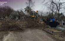 Фото 4: У Львові прибирають діючі цвинтарі: із Голосківського кладовища вивезли 10 вантажівок сміття