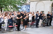 Фото 1: Театр НЕЗЛАМНИХ представив п’єсу «Сам на сам» під час церемонії вручення нагороди “СМІЛИВІ”