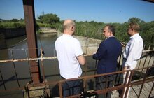 Фото 12: Мер Львова спільно з міністром екології оглянули очисні споруди, де працівники продемонстрували технологію очищення стічних вод від поліетилену