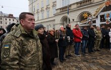Фото 5: У Львові на площі Ринок освятили воду: упродовж дня охочі можуть прийти і набрати її з резервуара