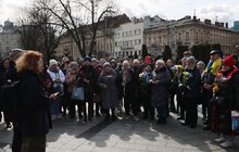 Фото 1: У Львові провели мирну акцію «ДЕ ТИ», присвячену річниці трагедії в маріупольському театрі