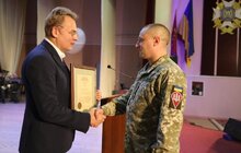 Фото 11: Андрій Садовий привітав військовослужбовців з Днем Збройних Сил України та вручив їм відзнаки