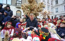 Фото 22: У переддень Різдва у Львові встановили Різдвяного Дідуха
