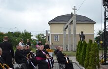 Фото 7: Сьогодні на парафії св. Папи Івана Павла ІІ освятили пам’ятник на його честь