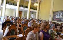 Фото 1: Спеціалісти різних сфер діяльності дискутували на тему важливості професійної орієнтації школярів міста