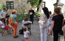 Фото 5: У 5 місцях Львова зараз читають про свободу