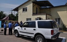 Фото 5: Місто передало батальйону «Львів» 60 бронежилетів та машину 