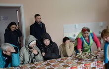 Фото 23: Помилися, поїли, отримали одяг і допомогу: місто знову організувало масштабний захід для безхатьків