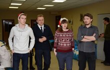 Фото 14: Міський голова відвідав Фабрику Святого Миколая і залишив подарунки дітям