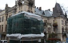 Фото 1: У будинку-пам’ятці архітектури на вул. Генерала Чупринки, 50-52 розпочато реставрацію наріжного балкону