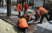 Фото 14: На вул. Хмельницького, 156 облаштовують сквер і встановлять дитячий майданчик