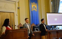 Фото 5: Мер Львова привітав цьогорічних стажувальників міської ради та вручив їм дипломи