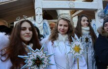 Фото 18: Звізду Миру та десятки інших різдвяних зірок пронесли Львовом учасники Ходи звіздарів