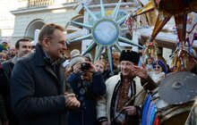 Фото 20: Звізду Миру та десятки інших різдвяних зірок пронесли Львовом учасники Ходи звіздарів