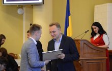 Фото 17: Мер Львова привітав цьогорічних стажувальників міської ради та вручив їм дипломи