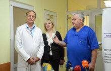 Фото 3: Відомий пластичний хірург із Німеччини Клаус Екснер знову консультує та оперує дітей зі всієї України у Львові