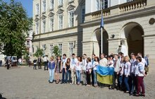 Фото 3: Скульптури у центрі Львова одягнули у вишиванки