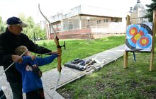 Фото 2: На площі перед ліцеєм ім. В. Симоненка сьогодні відбуваються святкові заходи