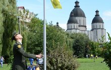 Фото 30: На площі перед ліцеєм ім. В. Симоненка сьогодні відбуваються святкові заходи