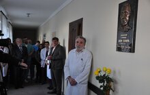 Фото 4: «Ця меморіальна дошка буде промінчиком для майбутніх поколінь, для студентів, для молодих лікарів», - В. Зуб