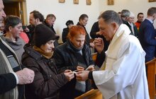 Фото 15: У «Домі милосердя» братів альбертинців організували різдвяну трапезу для бездомних