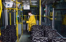 Фото 12: Дезінфекція електротранспорту продовжується: миття відбувається щоночі, а у вагонах встановлені дезінфікатори