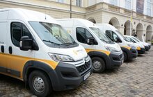 Фото 3: На площі Ринок відбулась презентація «Зміни в Укрпошті»: 50 нових автомобілів обслуговуватимуть місто Львів та околиці