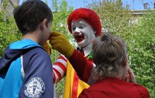 Фото 11: На вул. Сахарова – Богуна відновили дитячий майданчик