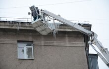 Фото 4: Снігоприбиральна техніка працює на вулицях міста: чистять вулиці від снігу і ліквідовують нависання бурульок