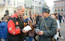 Фото 4: У Львові просто неба провели масовий урок історії з нагоди 100-річчя ЗУНР
