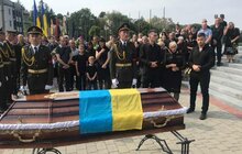 Фото 11: Сьогодні, 25 серпня, Львів попрощався з загиблим Героєм