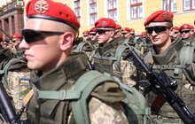 Фото 30: Вітаючи випускників Академії сухопутних військ, Андрій Садовий запропонував вже впровадити стандарти НАТО в Україні