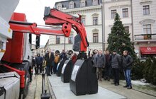 Фото 1: На пл. Соборній облаштували підземний контейнерний майданчик для збору твердих побутових відходів