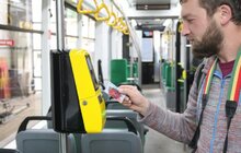 Фото 4: Mastercard та Ощадбанк обладнали львівські трамваї технологією безконтактної оплати