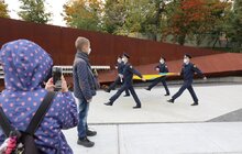 Фото 2: Сьогодні прапор України на Меморіалі Героїв Небесної Сотні підняли курсанти Університету безпеки життєдіяльності