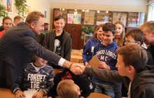 Фото 13: Мер Львова взяв участь у Годині коду — разом з учнями кодив гру