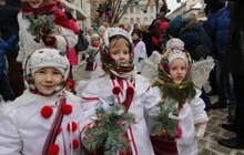 Фото 13: Різдвяного Дідуха встановили у Львові в переддень Різдва