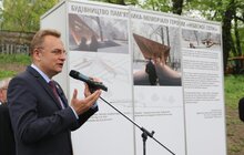 Фото 11: На «Губернаторських валах» заклали пам’ятну капсулу з нагоди початку спорудження пам’ятника-меморіалу Героям Небесної Сотні