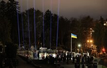 Фото 9: Світло для світу: у Львові над могилами українських Героїв у небо запустили промені пам'яті (відео)