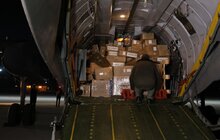 Фото 3: До Львова прибули медичне обладнання та тести на коронавірус, придбані в Китаї